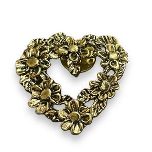 182 camco floral heart pin 💜